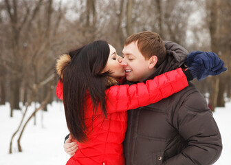 Fototapeta premium Happy couple having fun in the winter park