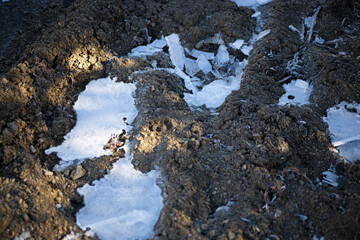 Fototapeta na wymiar frozen water on dirt road