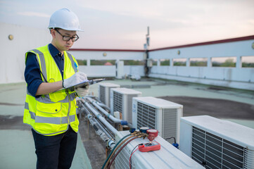 Refrigeration and Air Conditioning Engineering Detects Plant Cooling Problems,electrician maintenance Condensing on the rooftop outdoors of large industrial building