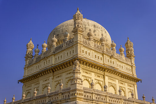 Mausoleum of Hyder Ali and Tipoo Sultan, The Gumbaz was raised by Tipu Sultan in 1782-84 at Srirangapatana to serve as a mausoleum for his father and mother. Persian style Architecture.