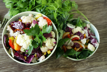 fresh organic salad for healthy eating - 786453310