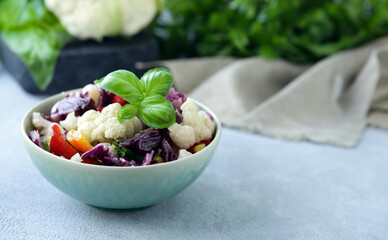 fresh organic salad for healthy eating - 786453327