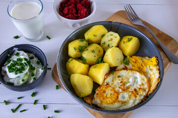 Potatoes with fried egg, buttermilk, beetroot and cucumber salad. Spring dinner - 786470152