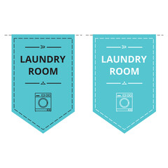 Cartel de cuarto de lavado en color celeste con icono de lavadora sobre un fondo blanco aislado. Vista de frente y de cerca. Copy space