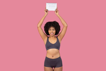 Concerned African American woman holding a calendar - obrazy, fototapety, plakaty