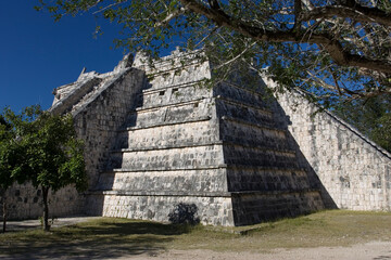 Fototapeta na wymiar Mexico ruins of Chichen Itza view on a sunny winter day