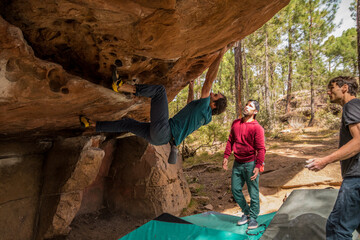 Three climbers climbing roofs in Albarracín