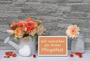 Foto op Plexiglas Grußkarte schöne Pfingsten: Rosenstrauß  mit Glückwünschen zum Pfingstfest. © Racamani