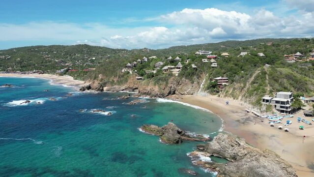 Vuelo en drone sobre la bah&iacute;a de Mazunte en Oaxaca