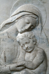 Vierge à l'enfant. Cimetière monumental, Milan - Italie