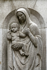 Vierge à l'enfant. Cimetière monumental, Milan - Italie