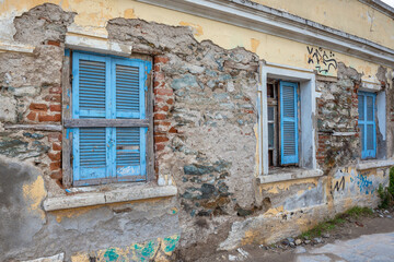 Fototapeta na wymiar Abandoned building in Thessaloniki city, Greece