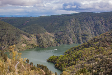 Fototapeta premium lake and mountains