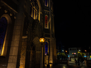 vista iglesia de noche
