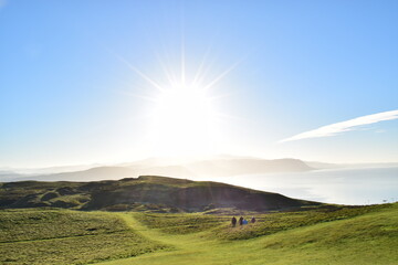Paisagem e por do sol e montanhas