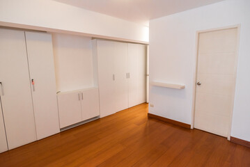 apartment room with built-in closet 