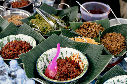 Yogyakarta gudeg food is identical to sweet and very delicious.