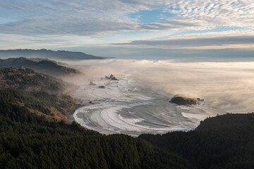 Elevated view of Myers Creek Beach inOregon with afternoon fog rolling in. - 786753903