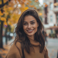 Obraz premium Urban Autumn Shopping: Smiling Woman on City Street