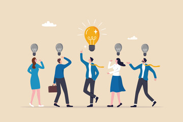 Solution expert solving problem or leader giving advise in meeting discussion, thinking for solution, creativity or professional to help, eureka moment concept, businessman with bright lightbulb. - 786914150