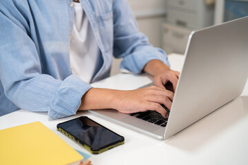 Teenage use laptop and mobile phone search data online to online learning university education.