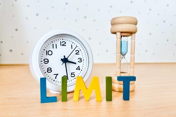 タイムリミット・LIMITの文字と時計