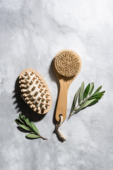 Spa brushes and eucalyptus leaves - 786962557