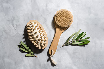 Spa brushes and eucalyptus leaves - 786962566