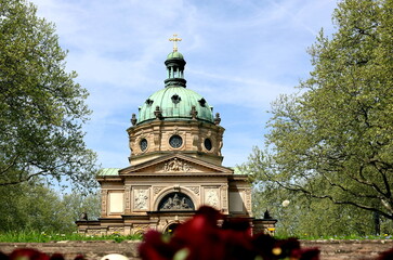 Hauptfriedhof in Freiburg im Frühling - 786963933