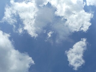 Obraz premium background view of the sky and white clouds