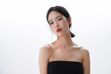 黒いドレスを着た若い女性のポートレート
