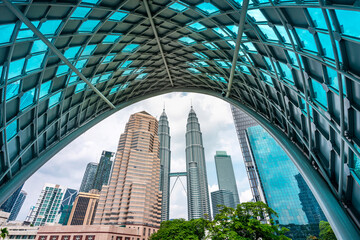 Fototapeta na wymiar Saloma Link covered bridge with downtown city center views, Kuala Lumpur,Malaysia.