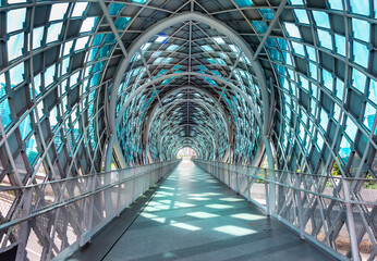 Saloma Link covered bridge with downtown city center views, Kuala Lumpur,Malaysia. - obrazy, fototapety, plakaty