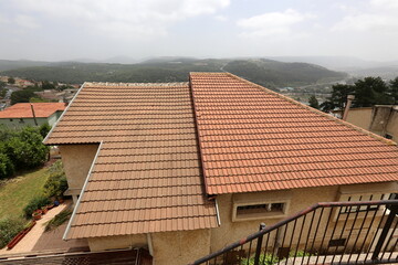 The roof as an architectural detail in the construction of houses.