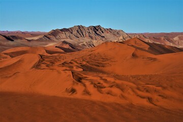 Fototapeta na wymiar Sand dunes in the Namib-Naukluft Park (western Namibia, Africa)