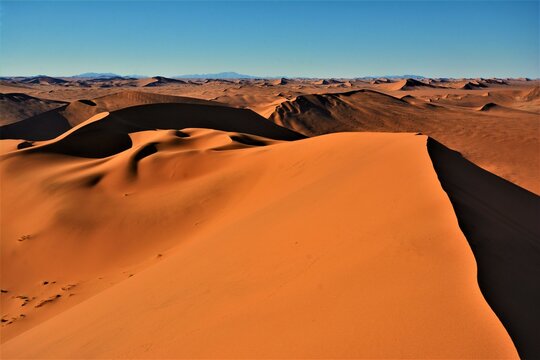 Sand dunes in the Namib-Naukluft Park (western Namibia, Africa)