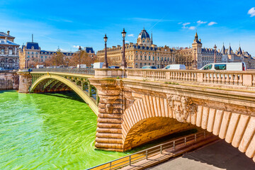 Notre Dame Bridge. Fabulous, magnificent Paris in early spring. - obrazy, fototapety, plakaty