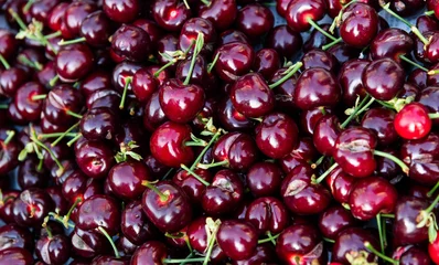 Gordijnen Pile of cherry fruits in market © xy