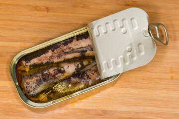 Partly open tin can of canned fish in cooking oil - 787046156