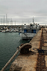 Port with boats and boats - 787061943