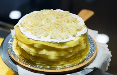 Gordijnen Making durian thousand layer cake © xy