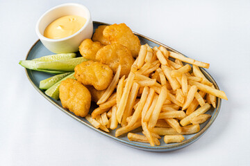 french fries with nuggts and cheese sauce - 787080737