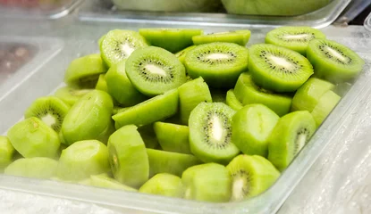 Gordijnen Fresh kiwi fruit on the tray © xy