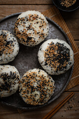 onigiri riz thon avocat sésame rond
