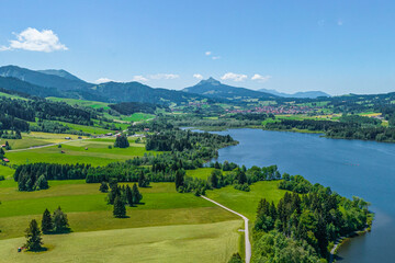 Sonniger Frühsommer am Allgäuer Alpenrand rund um den Grüntensee