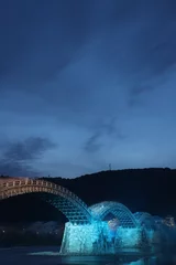 Foto auf gebürstetem Alu-Dibond Kintai-Brücke 『錦帯橋とサクラ』夜桜 ライトアップ 山口県岩国   日本観光　Kintai Bridge 　