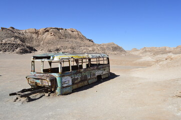 ônibus abandonado no deserto do Atacama