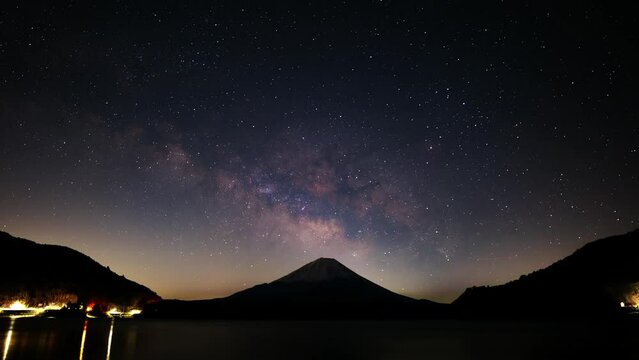 精進湖から望む富士山と天の川（タイムラプス）/ Milky Way over Mt.Fuji from Lake Shojin in Japan. / C4K,4096x2304,ProRESS,422,HQ,10bit