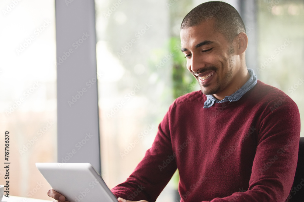 Aufkleber office, smile and man with tablet reading website review, online report or article for business oppo