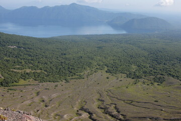 夏の樽前山から見渡す大自然の造形